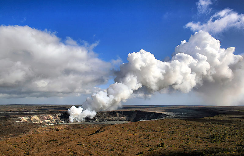 800px-Sulfur_dioxide_emissions_from_the_Halemaumau_vent_04-14-08_1